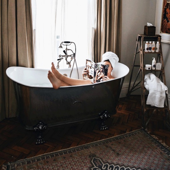 Meet your Posher, Sarah - Picture 1 of 1